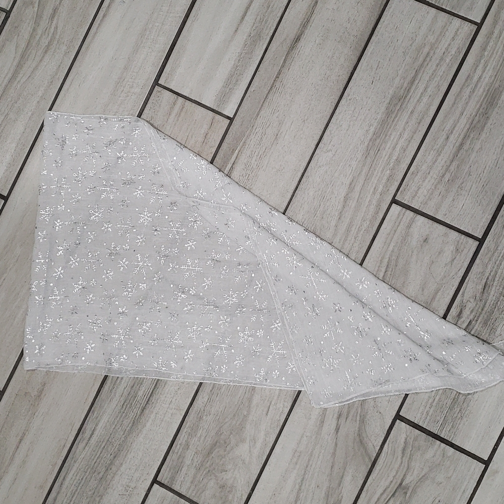 Beautiful long scarf.